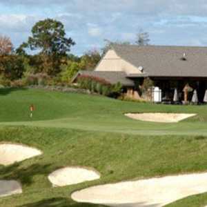 Little Mountain CC: #18 & clubhouse