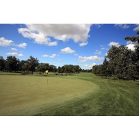 The sixth hole at Riviera Golf Club is a narrow par 4.